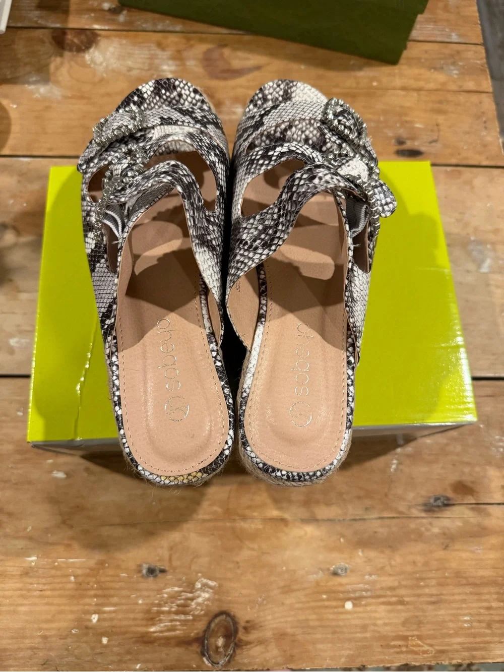 SOBEYO stylish platform